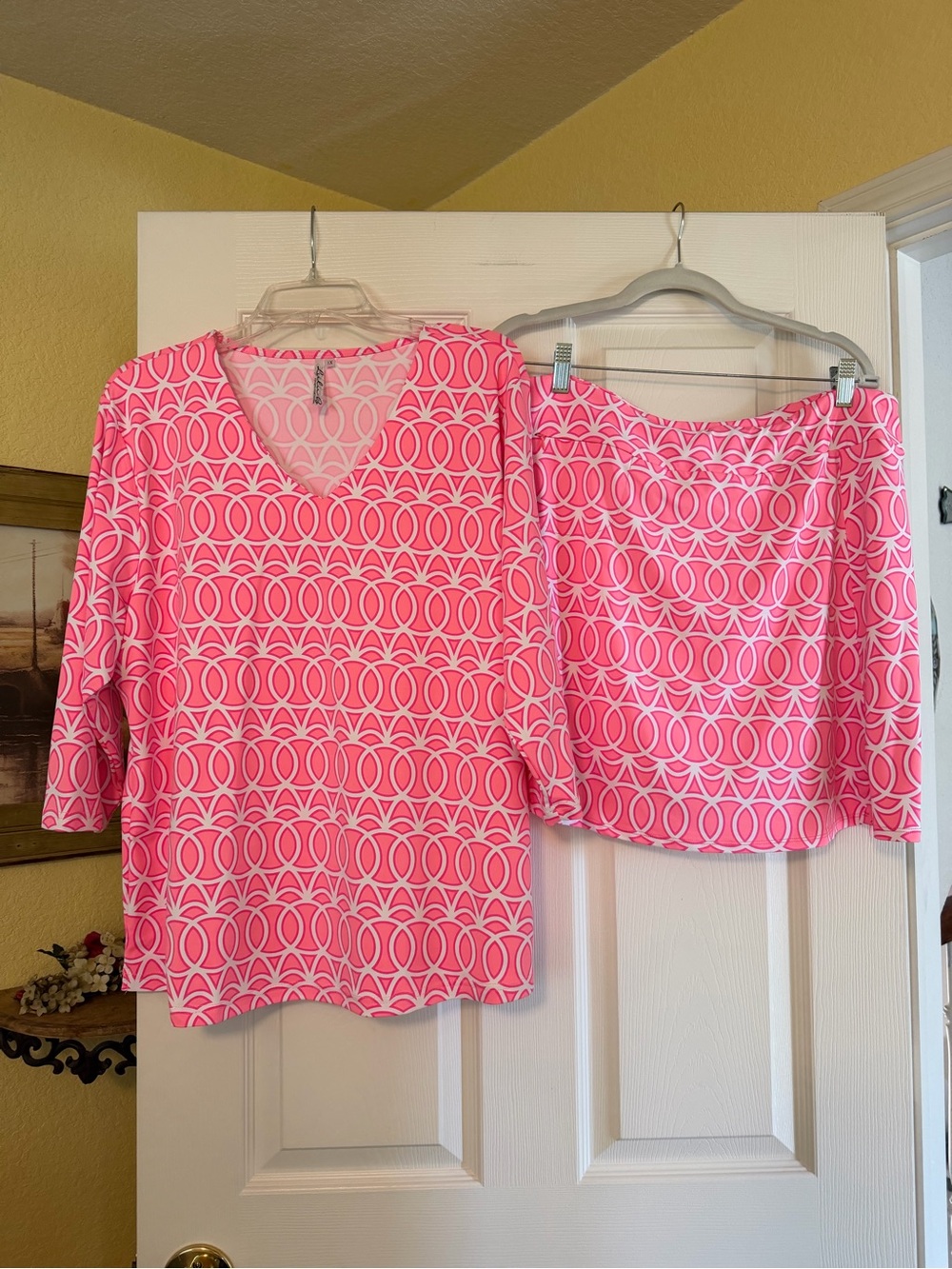 Lulu-B Pink and White Circular Print Tunic Top